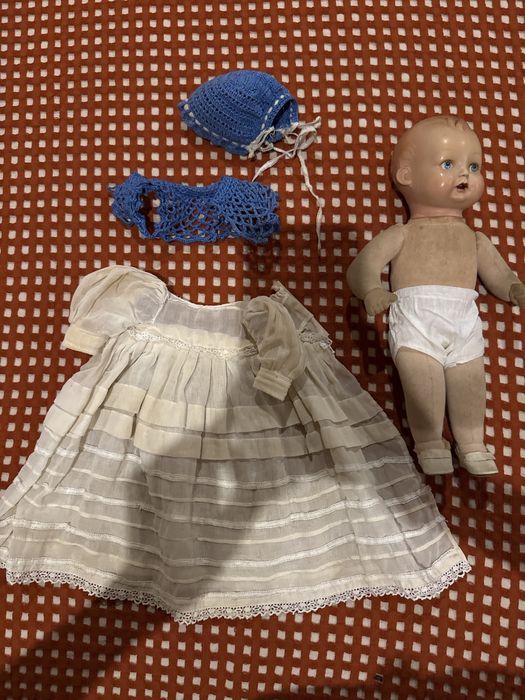 Boneca antiga em celulóide e pano – Europa, década de 1940 – 28 cm