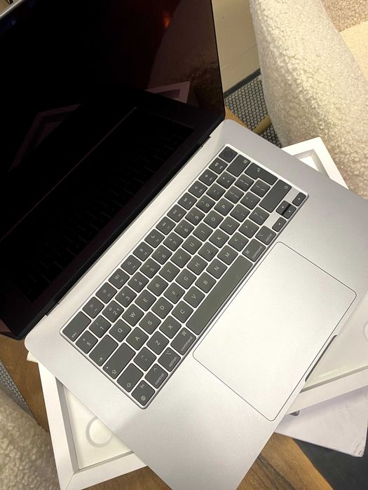 Ноутбук Apple MacBook Air 15" M3 16/256GB Space Gray (MC9D4) 2024