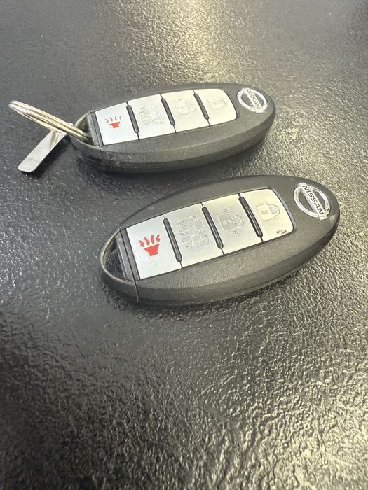 Продам оригінальні ключі Nissan