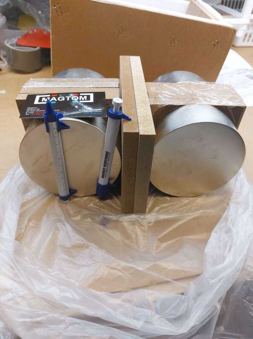 Magnes neodymowy MW 70x30 N42 w obudowie INOX pełnej boczne mocowanie