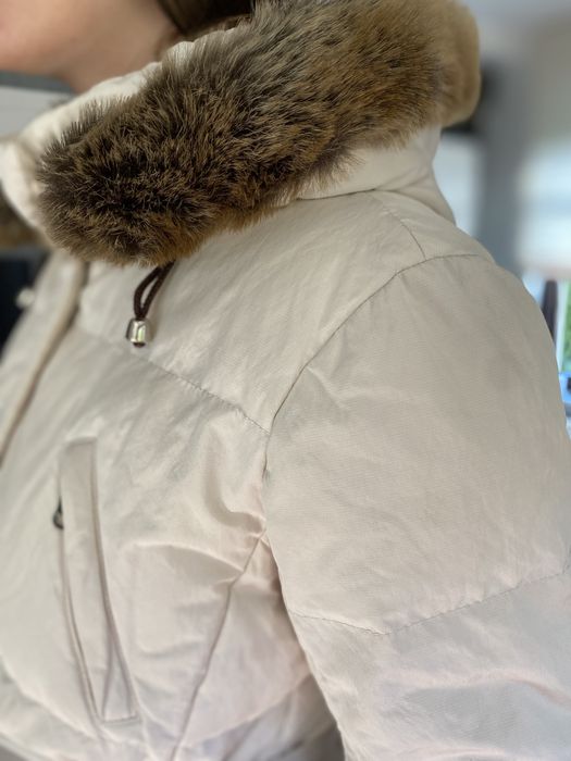 Puchowa kurtka damska z odpinanym kapturem jak nowa