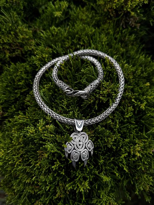 Срібний ланцюжок у скандинавському стилі