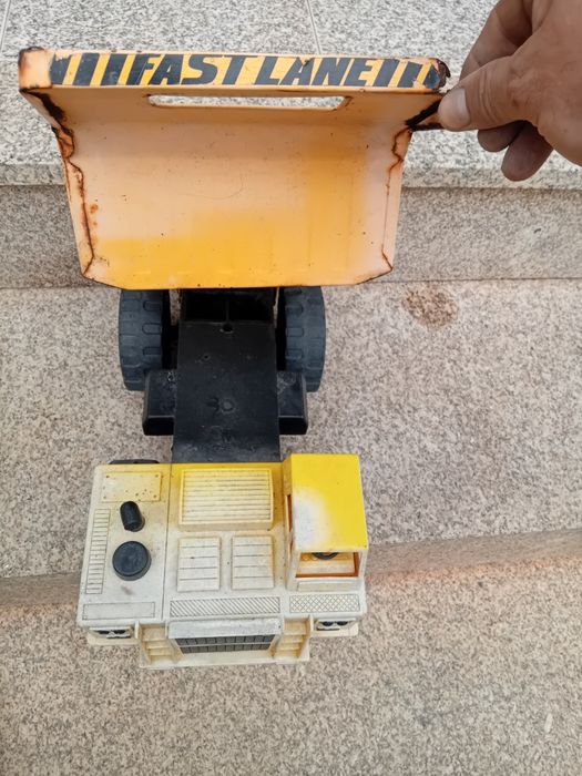 Vendo camião dumper para restauro.