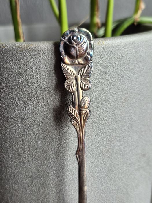 Posrebrzana łyżeczka do cukru Hefra Met róża