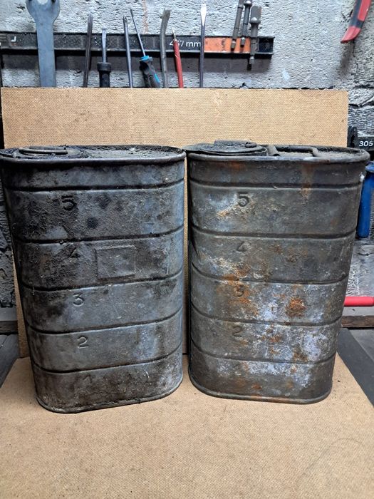 Bańki PRL metalowe na olej