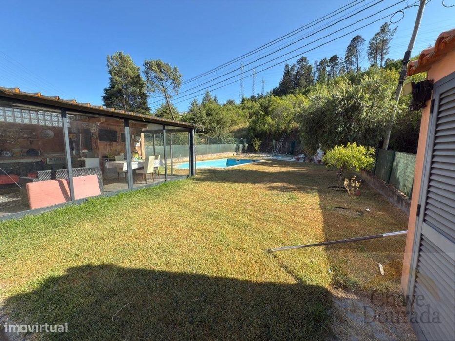 Moradia T3 com piscina, logradouro e terreno - Assafarge