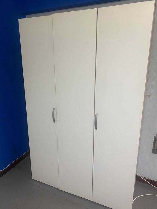 Vendo Guarda Vestidos 3 Portas