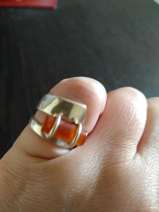 Srebrny pierścionek z bursztynem