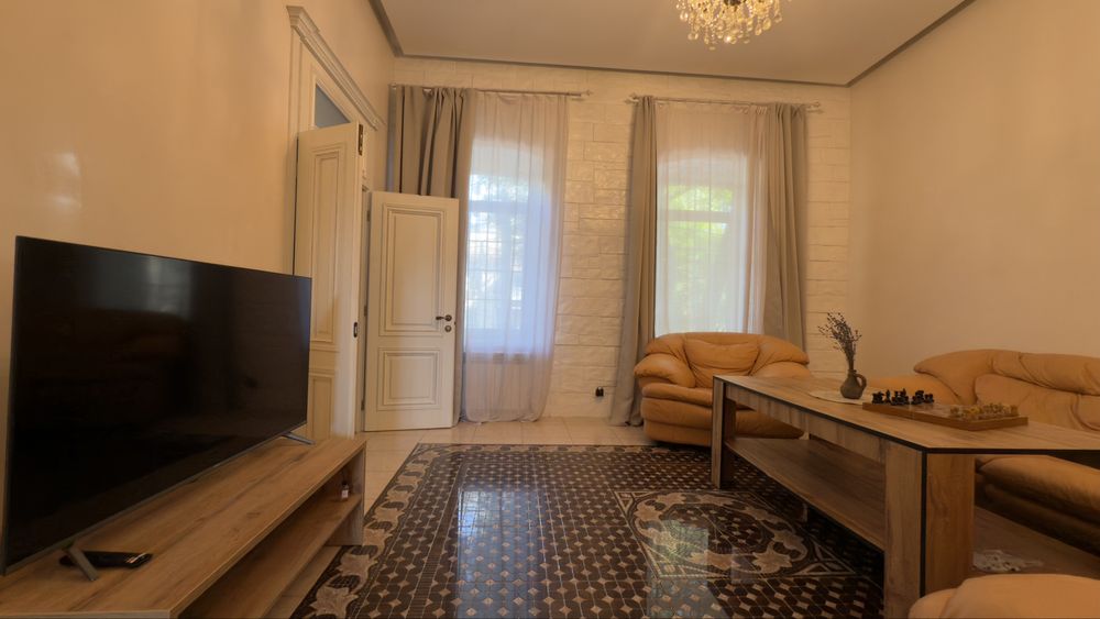 Продам 3 комнатную квартиру с ремонтом центр Старобазарный сквер