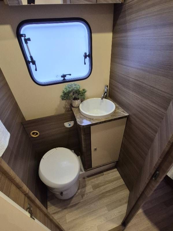 Pakiet zimowy. Kamper do wynajecia Rimor Evo 69 plus Automat.5os