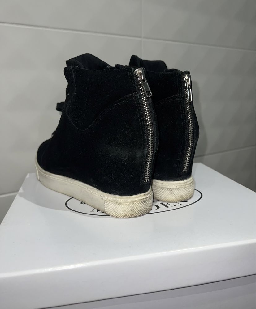 Steve Madden Laine czarne koturny zamsz skóra wiązane i na zamek z tył