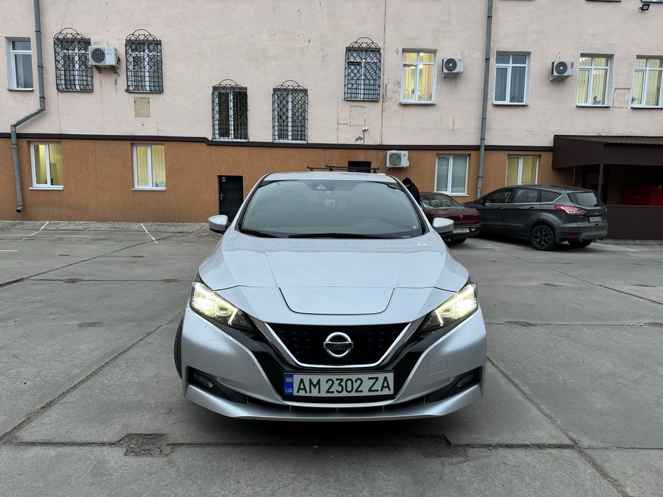 Nissan LEAF SV 2019 рік