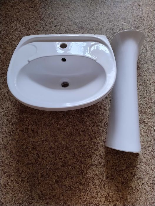 Умивальник з ножкою Cercanit, вживаний, в гарному стані. Самовивіз.