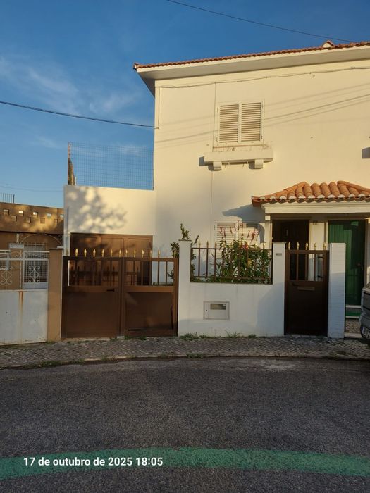 Arrendo moradia de familia no Bairro da madre de Deus