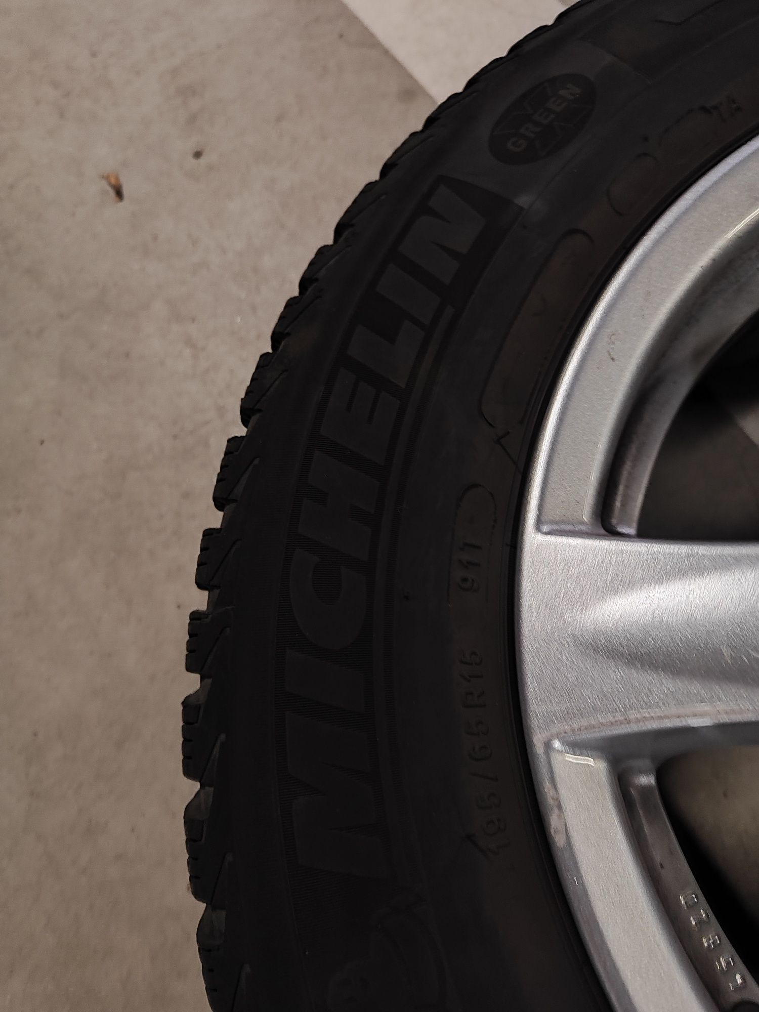 Felgi aluminiowe Ronal 15" z oponami zimowymi Michelin
