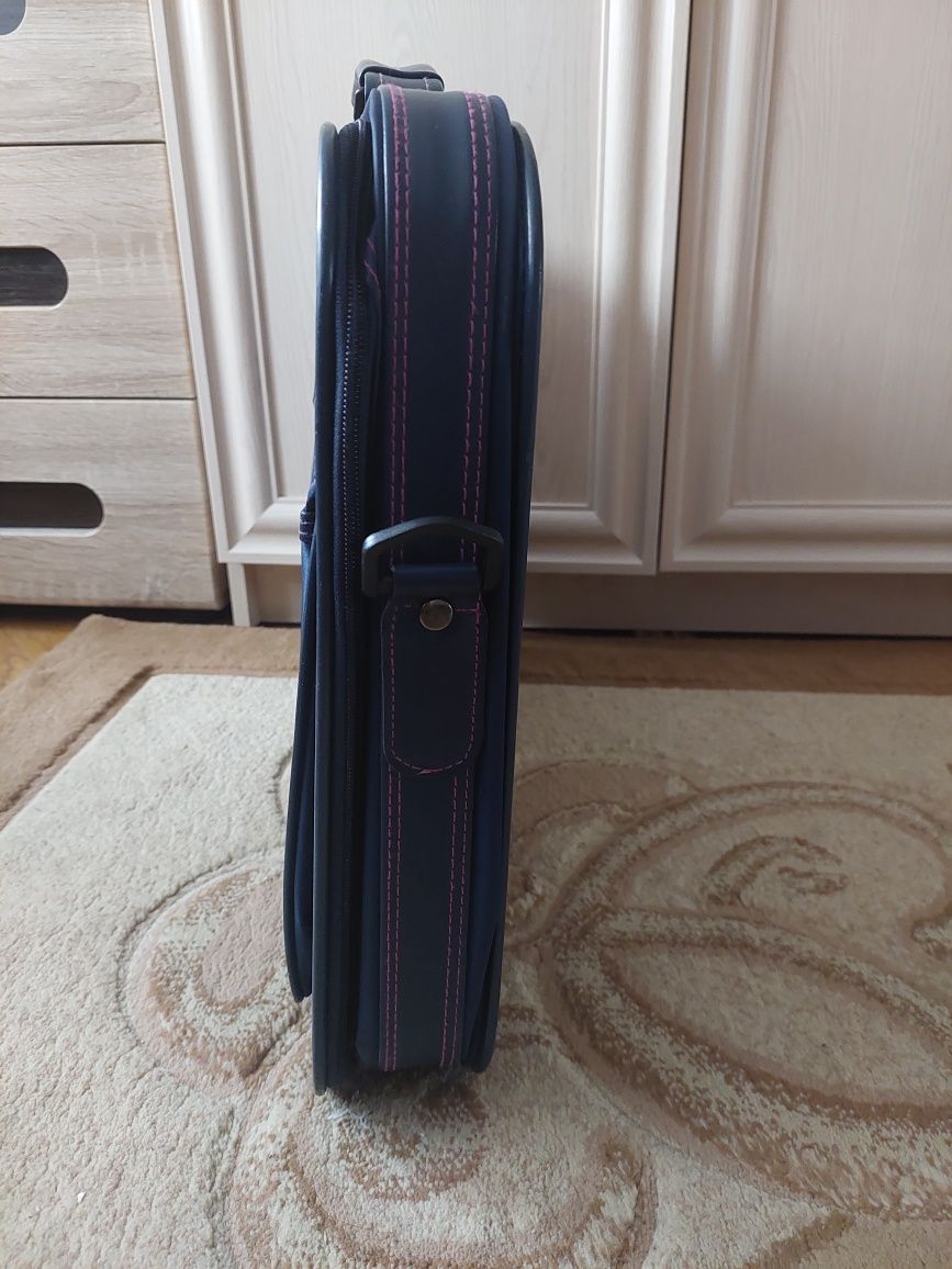 Продам чемодан-сумка