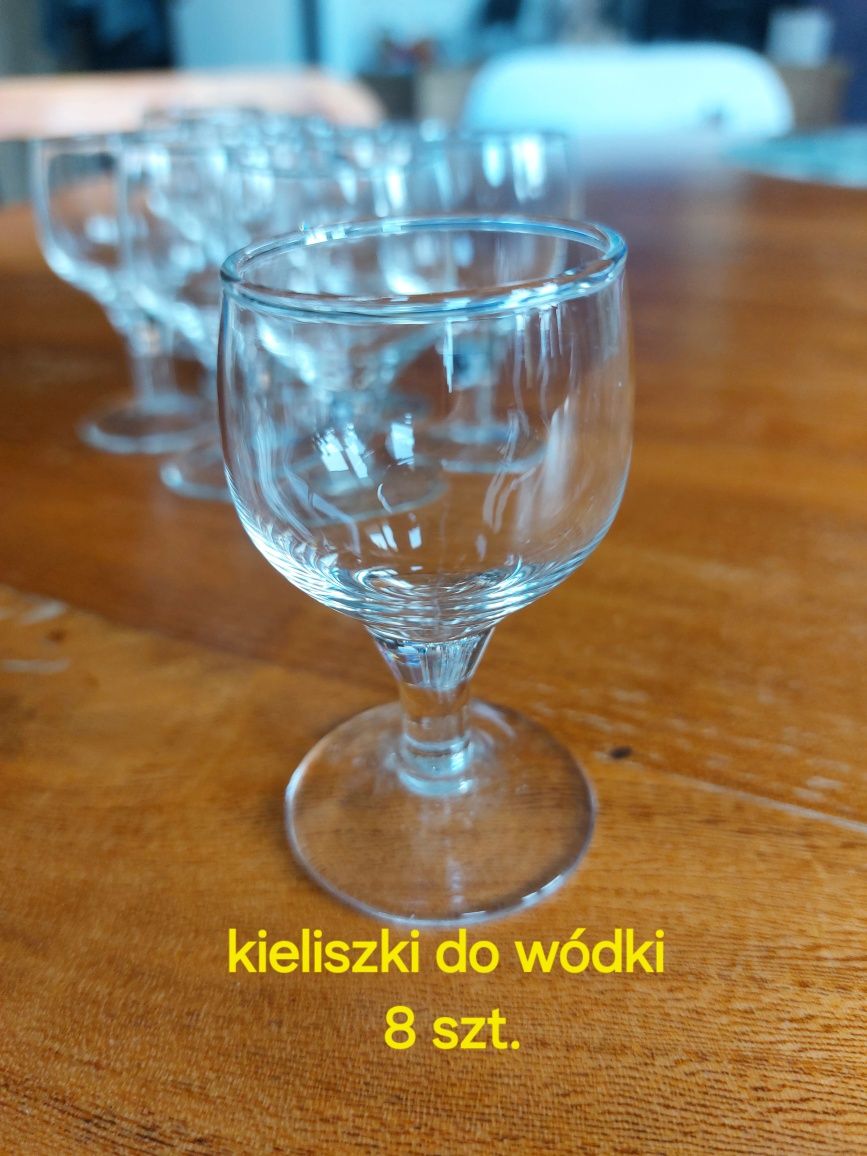 Kieliszki PRL do wódki, 8 sztuk