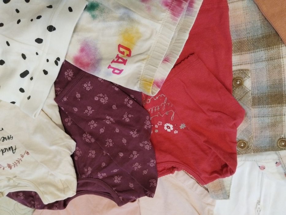 Віддам пакет речей на дівчинку, і пакет одягу на хлопчика