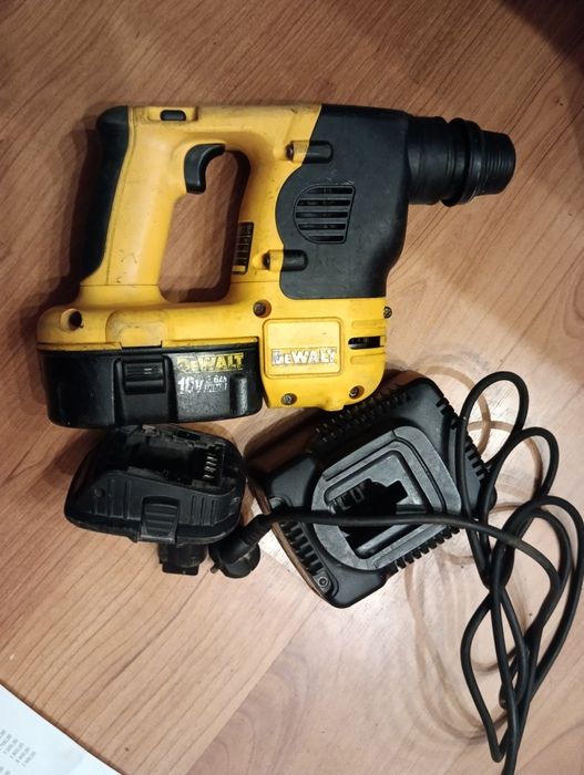DeWalt DC212 акумуляторний перфоратор