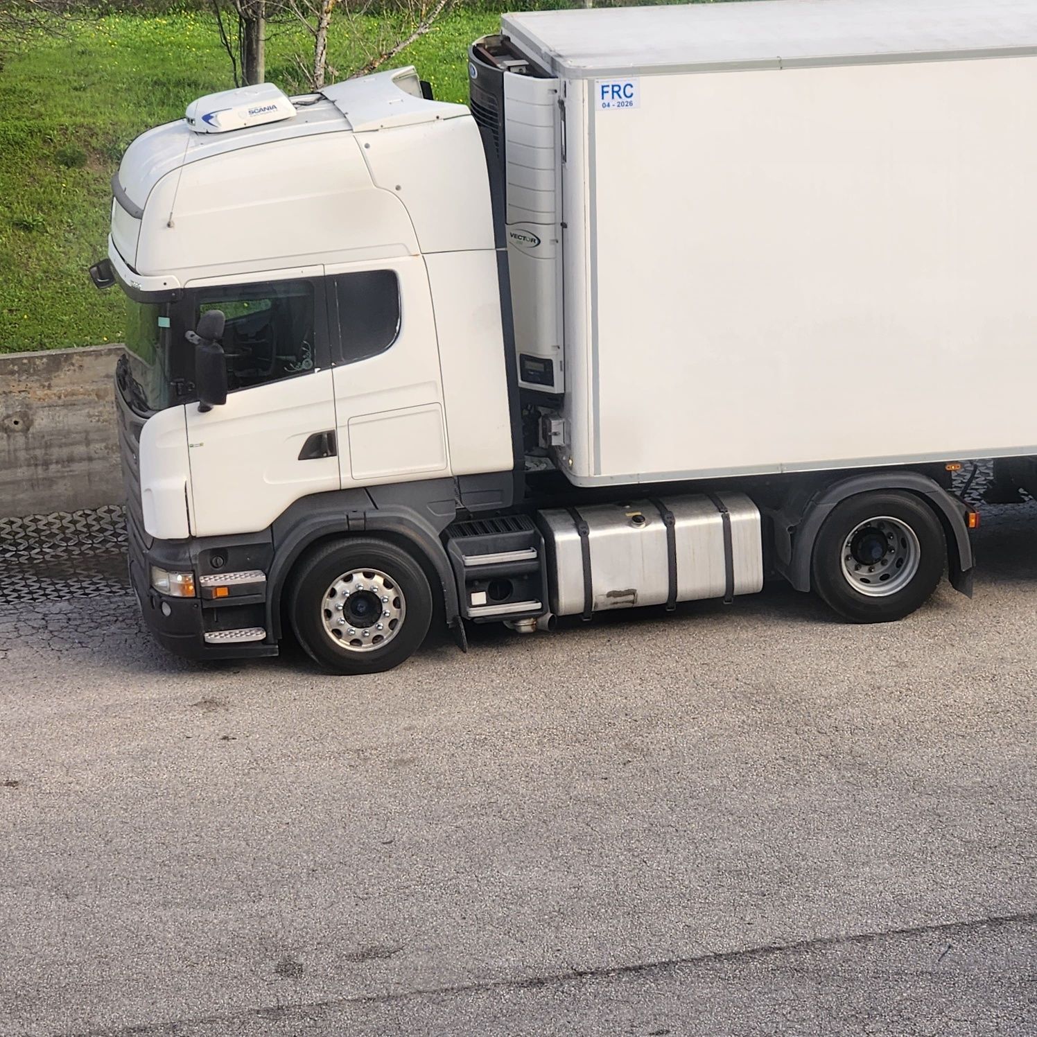 Scania R480 semi automática com retarder