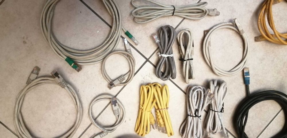 Pack de 18 cabos Ethernet RJ45 testados + 5 núcleos RJ45.