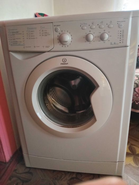 Продам пральну машину INDESIT (під ремонт чи на запчастини)