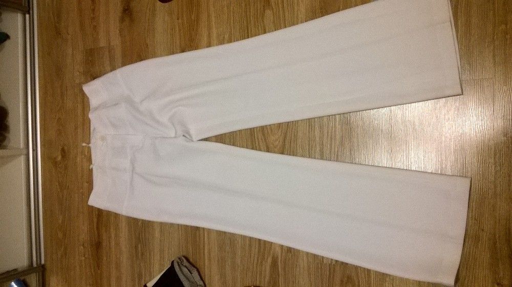 Spodnie białe,bardzo fajny materiał