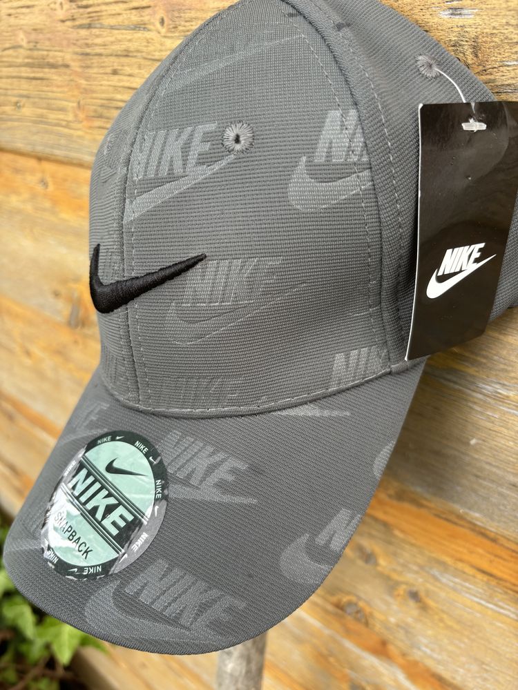 Boné NIKE novo 15€