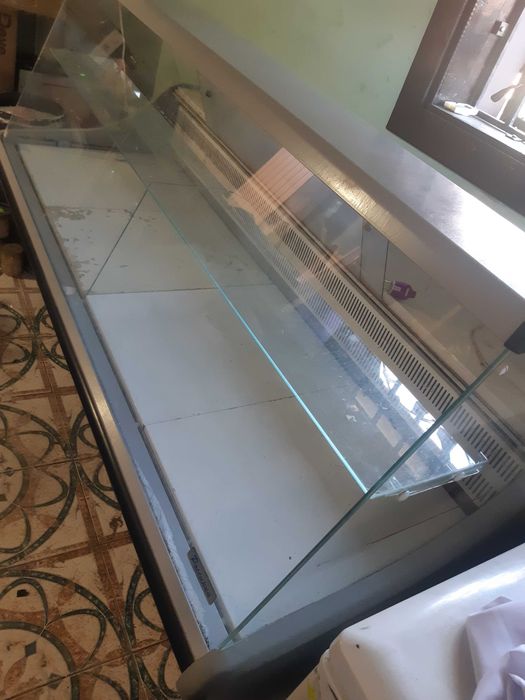 Холодильна вітрина