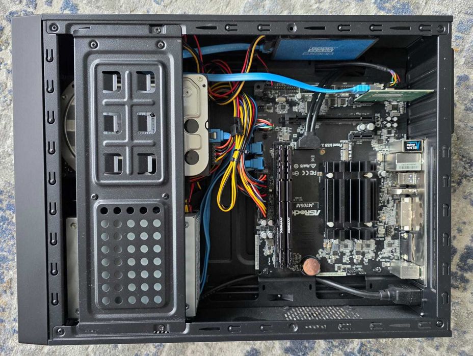 Obudowa Chieftec UNI UE-02B microATX z zasilaczem