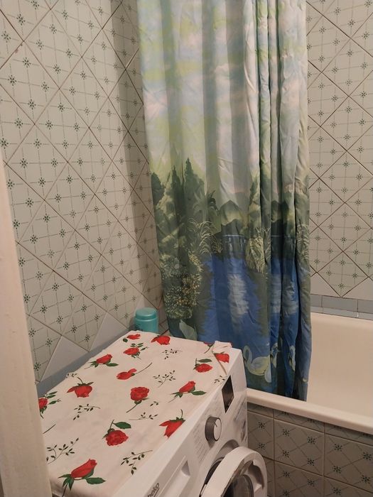 Місце в кімнаті для дівчини БЕЗ ХАЗЯЙКИ на Київській ( Г. Нарбута)