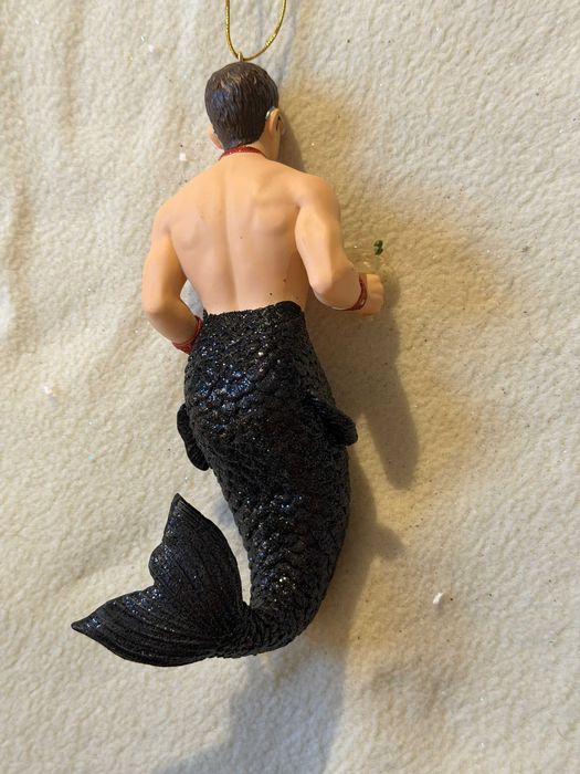 Enfeite sereio merman em porcelana com glitter – vários