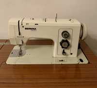 Máquina de costura, marca bernina 840, com motor e móvel