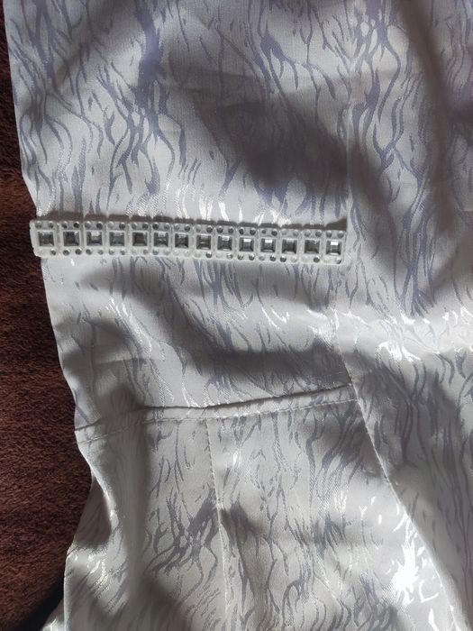 Віддам нові жіночі плаття