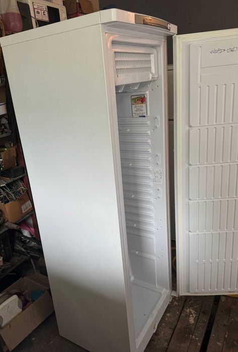 Продається морозильна камера Indesit SFR167NF.002 у робочому стані.