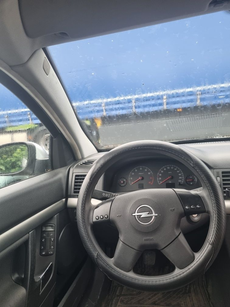 Opel Vectra C 2002 b+g 1.8