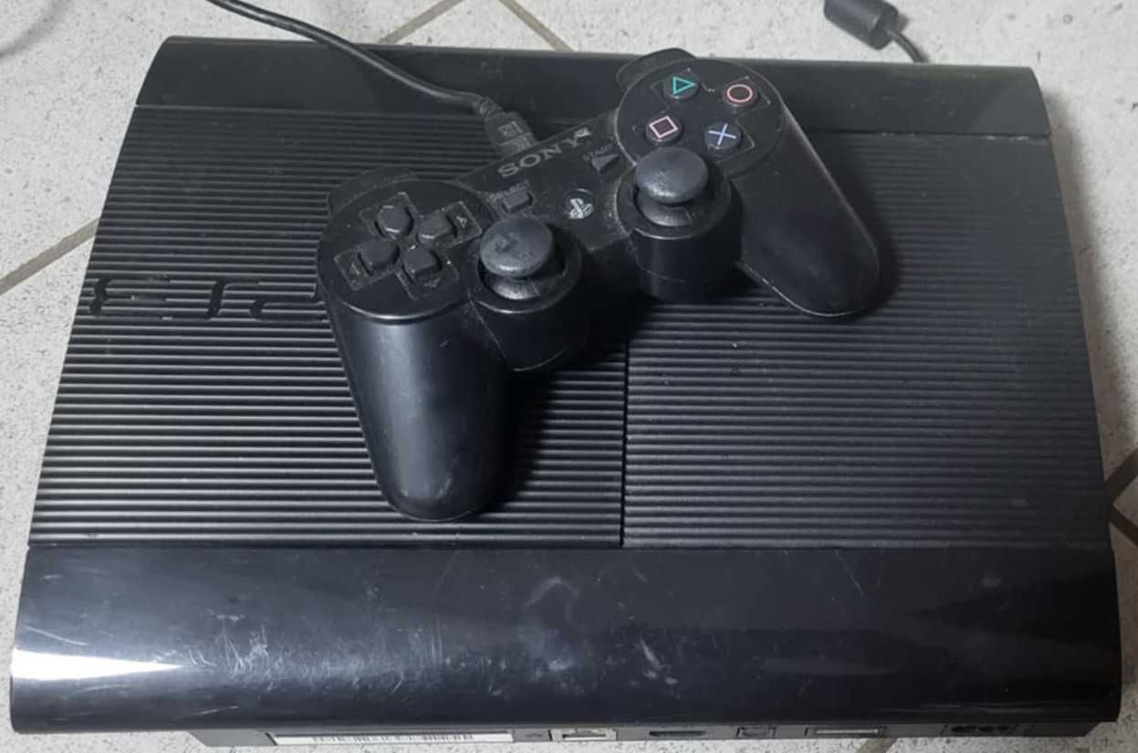 Konsola  padem PlayStation 3 CECH 4004A