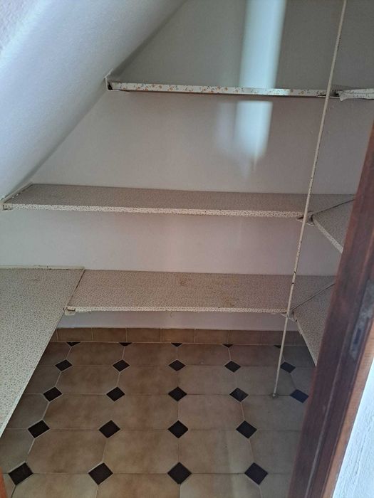 T2, Aluga-se 1º andar moradia, para 1 ou 2 casais