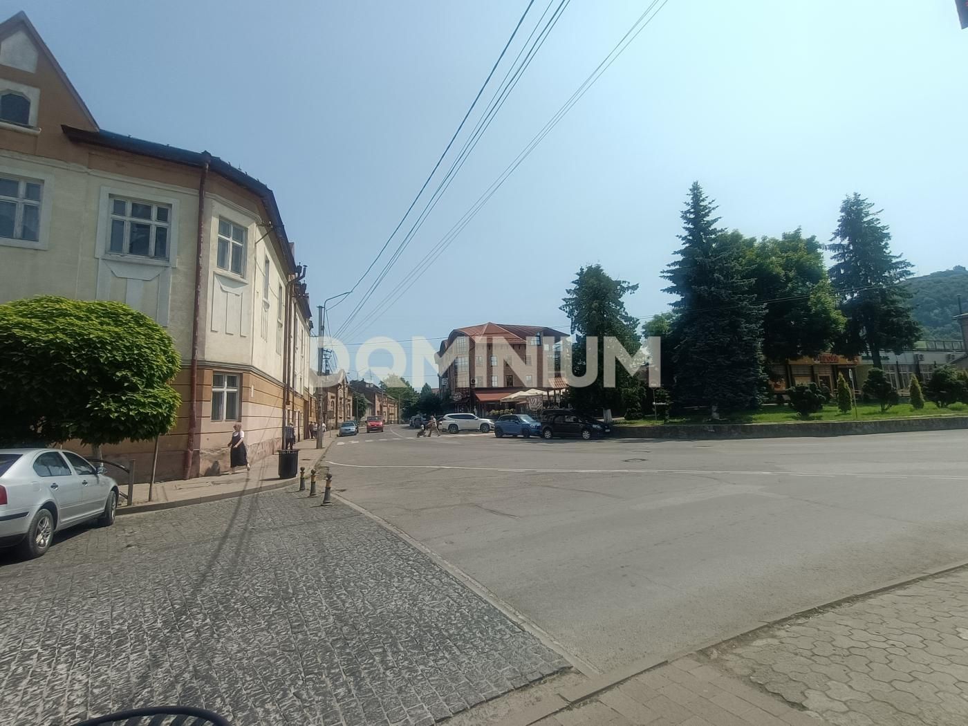 Здається комерційне приміщення в самому центрі Хуста