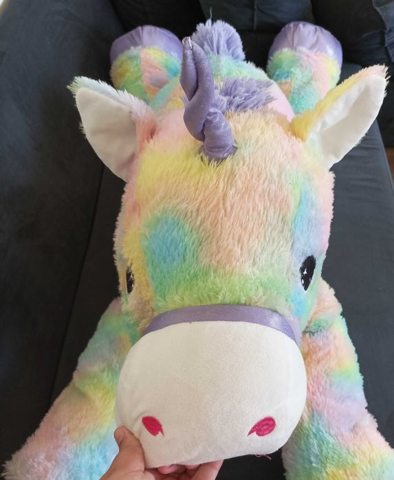 Unicornio gigante de peluche