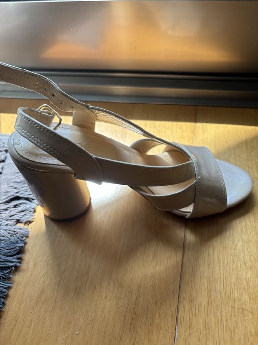 Sandalias bejes Samelli