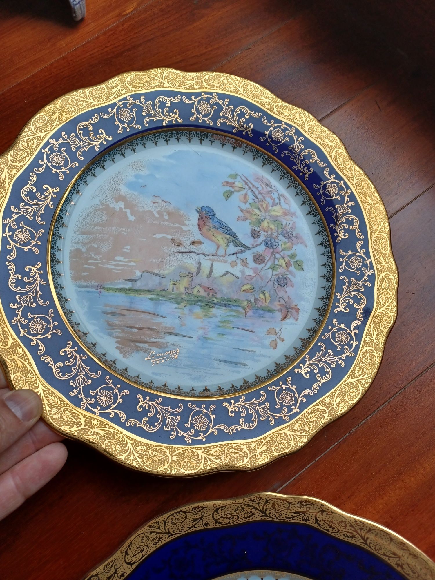 Pratos 25cm porcelana Limoges pintado à mão e ouro