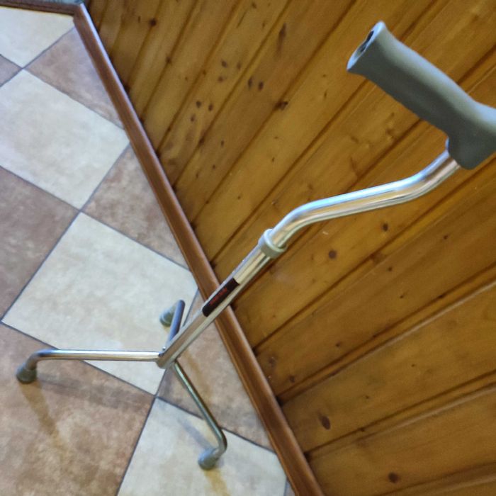 Laska inwalidzka  /stabilna