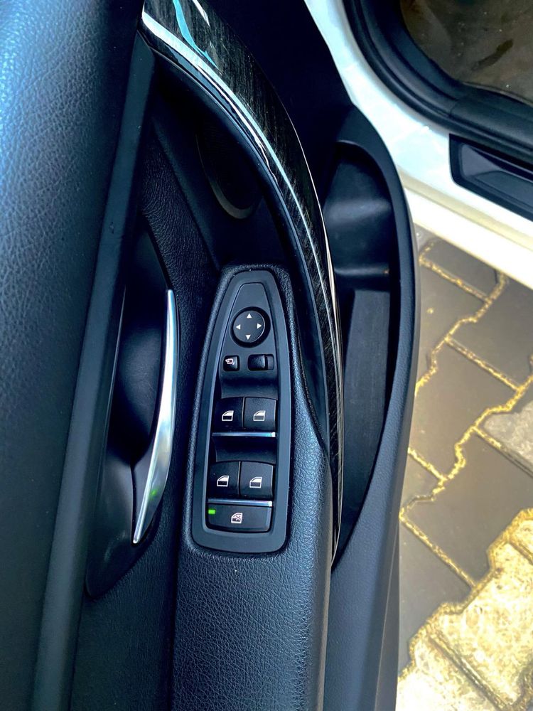 BMW 320i 2018 року