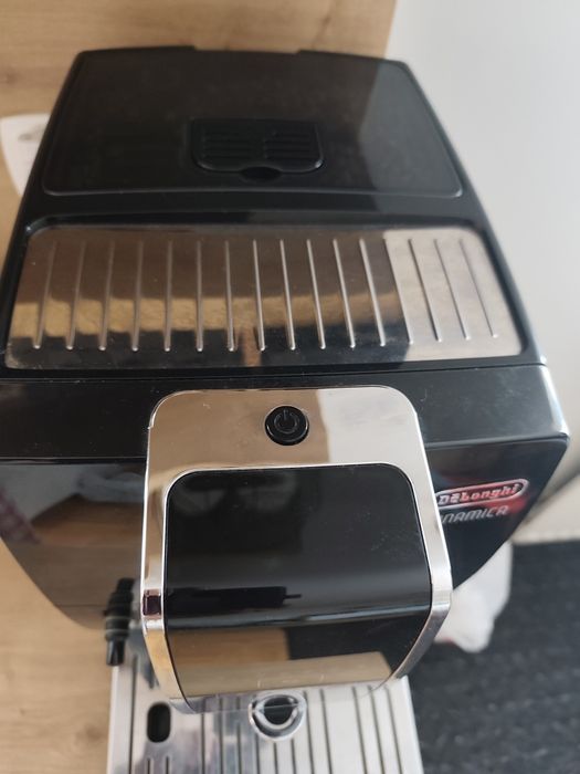 Ekspres ciśnieniowy DeLonghi Dinamica