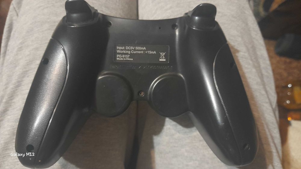 Продам геймпад к андроиду подключается к айфону тоже наверное