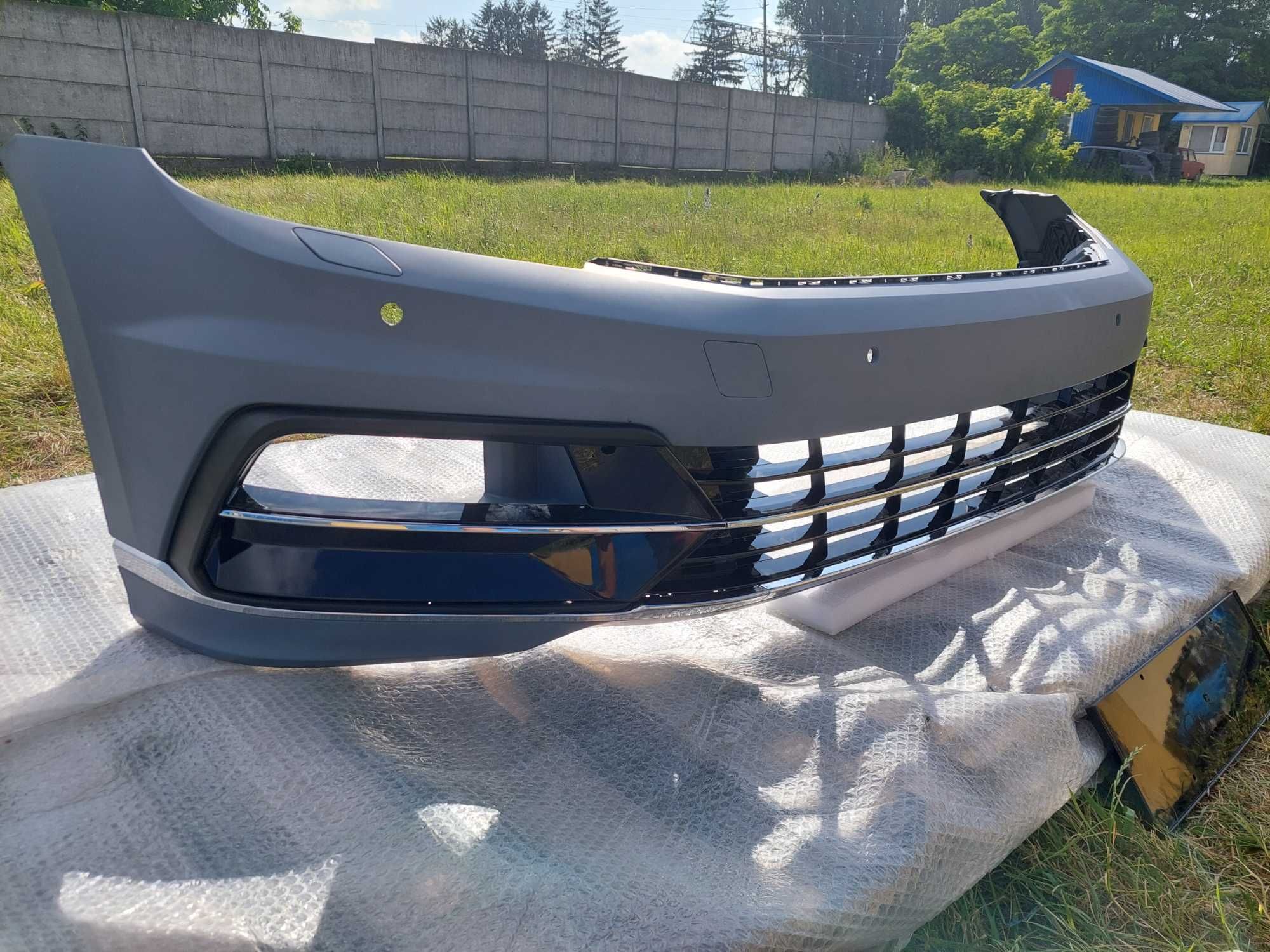 Передній бампер ( стиль R-Line ) на Volkswagen Passat B8 14-19 року