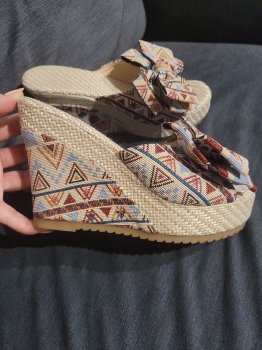 Buty 36 na koturnie z kokardą na lato kolorowe boho