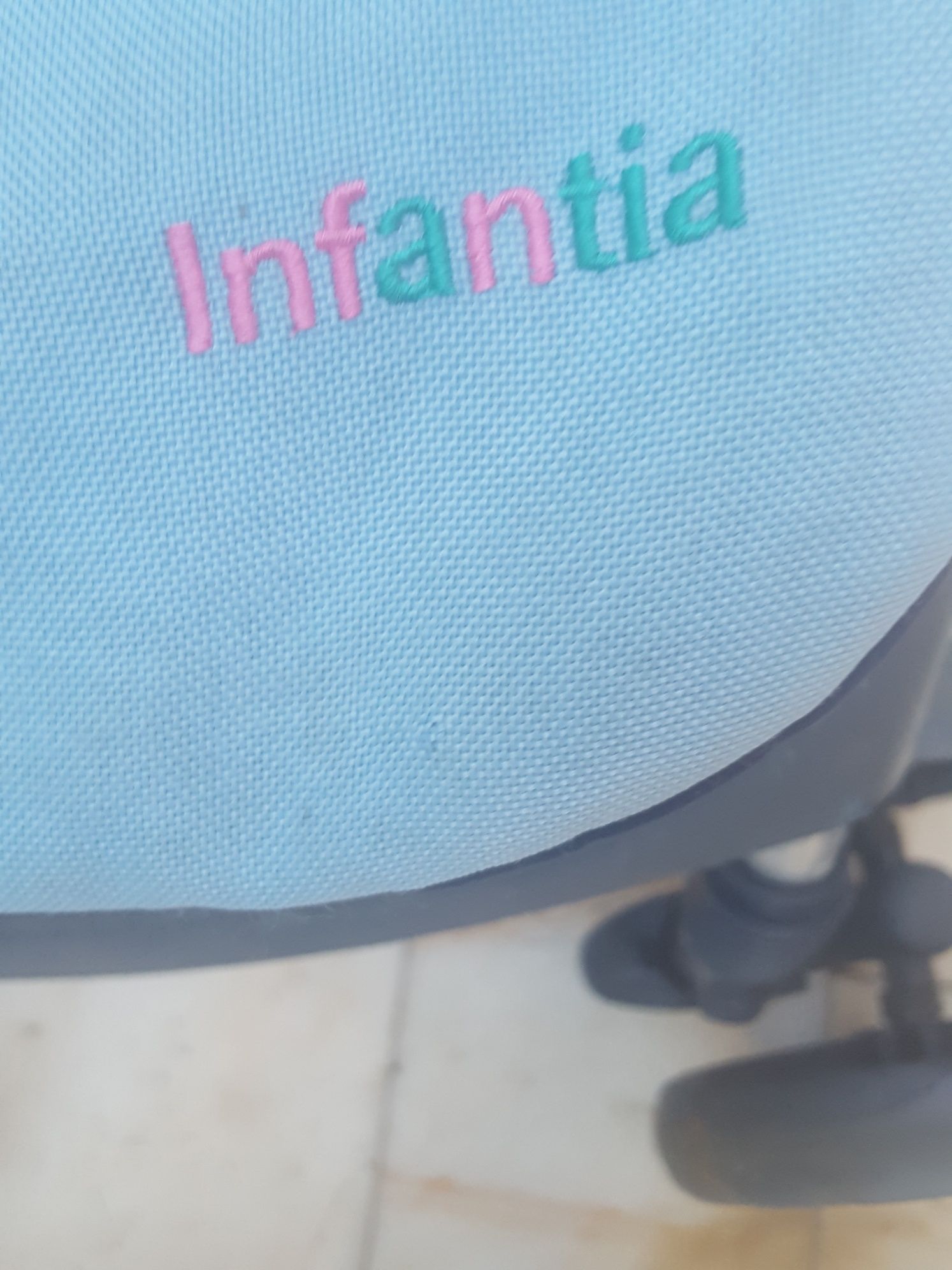 Carrinho  para passear bebés da Infantia