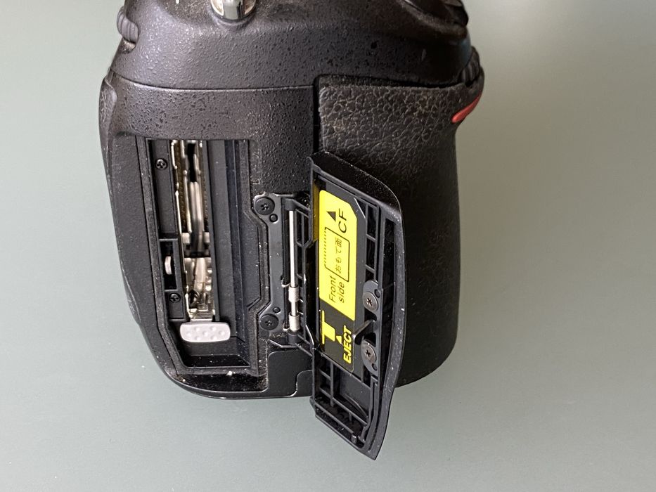Фотоапарат цифровий дзеркальний Nikon D300 body не робочий